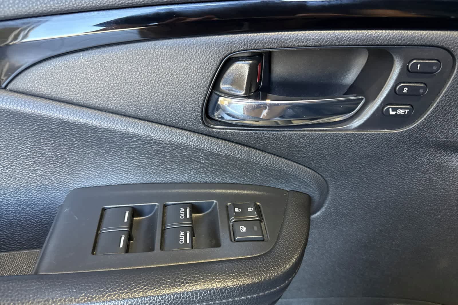 Used 2016 Honda Pilot Touring image 10