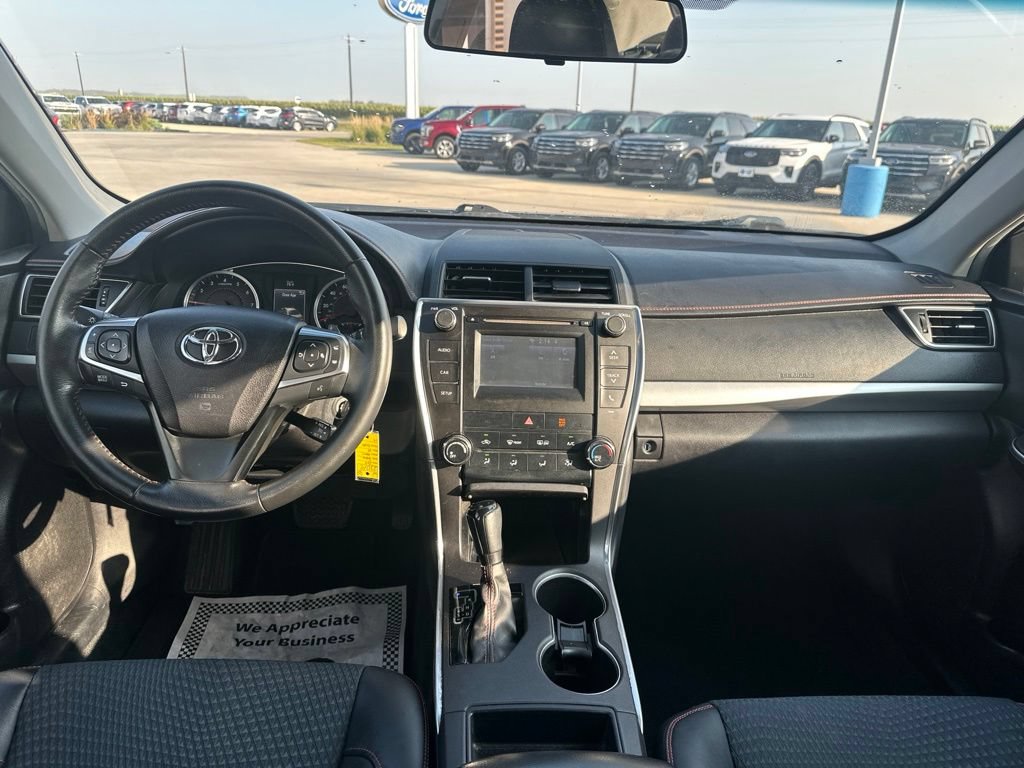 Used 2015 Toyota Camry SE FWD image 19