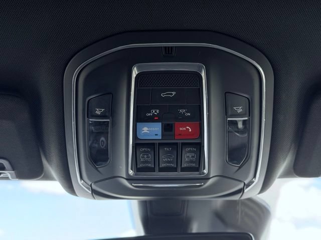 Used 2025 Jeep Grand Cherokee Summit AWD/4WD image 45