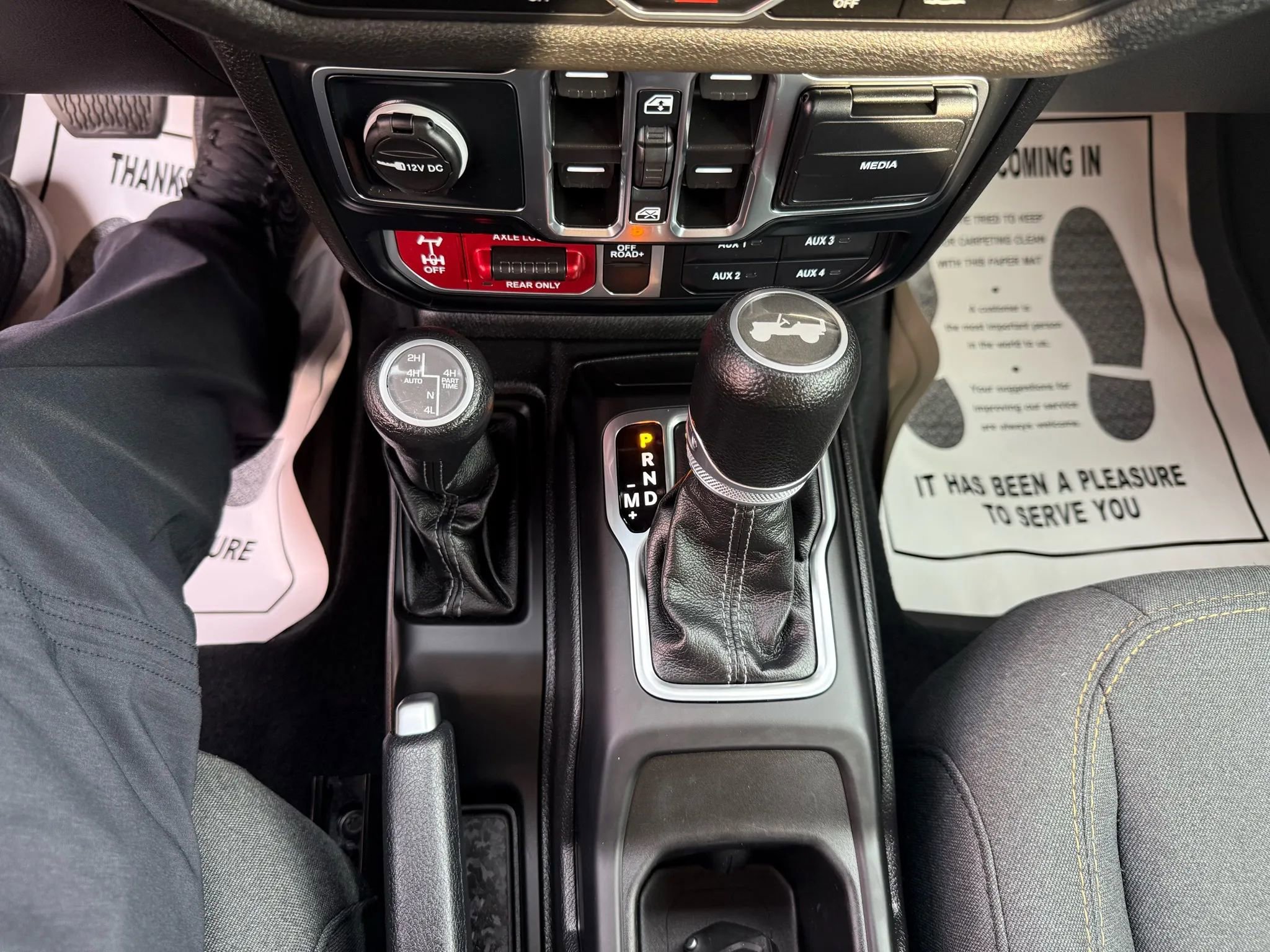 Used 2024 Jeep Wrangler Unlimited image 13