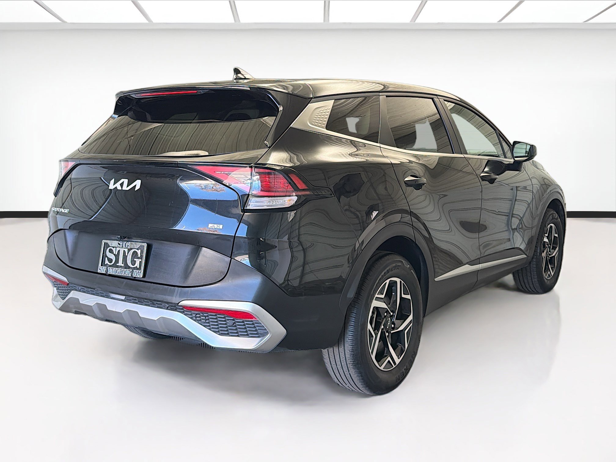 Used 2024 Kia Sportage LX AWD/4WD image 4