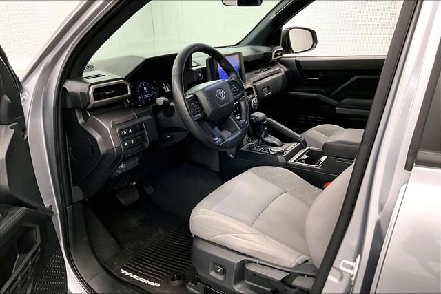 Used 2025 Toyota Tacoma SR5 AWD/4WD image 16