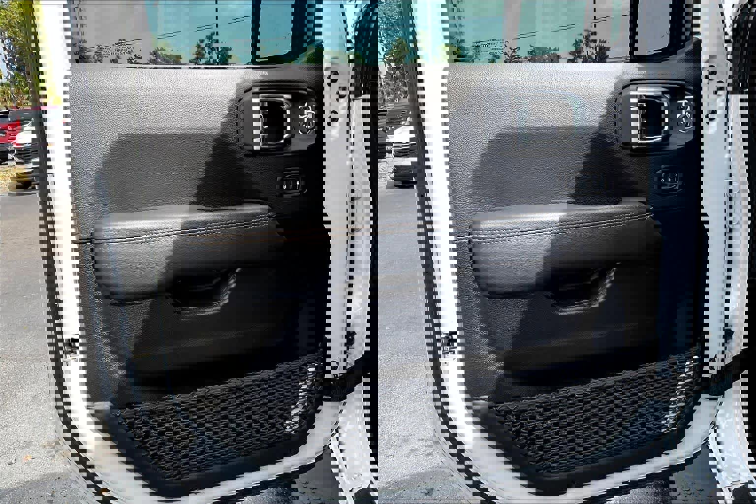 Used 2023 Jeep Wrangler Unlimited Sahara image 21