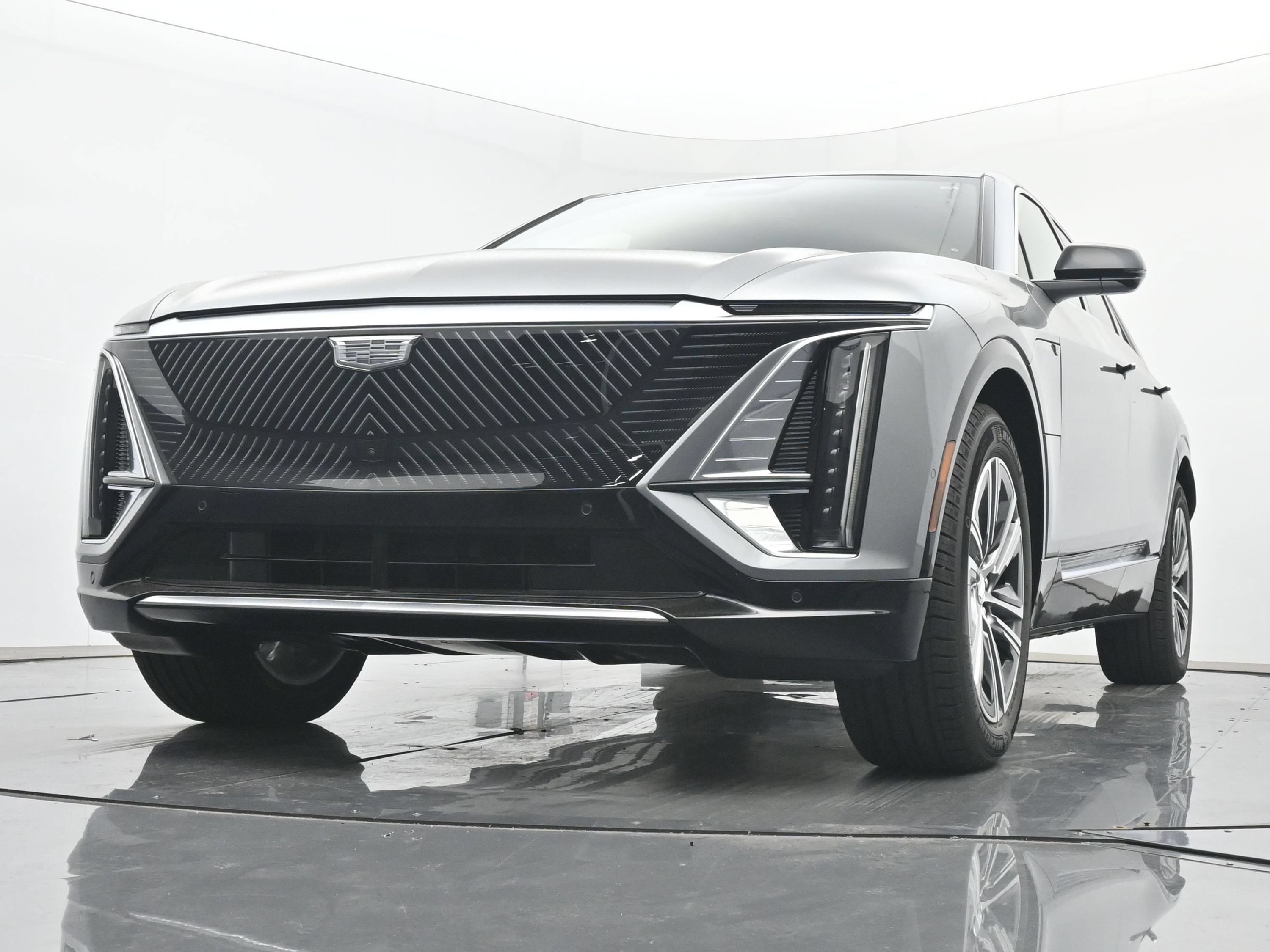 New 2026 Cadillac Lyriq Luxury w/ LPO, Floor Liner Package AWD/4WD image 15