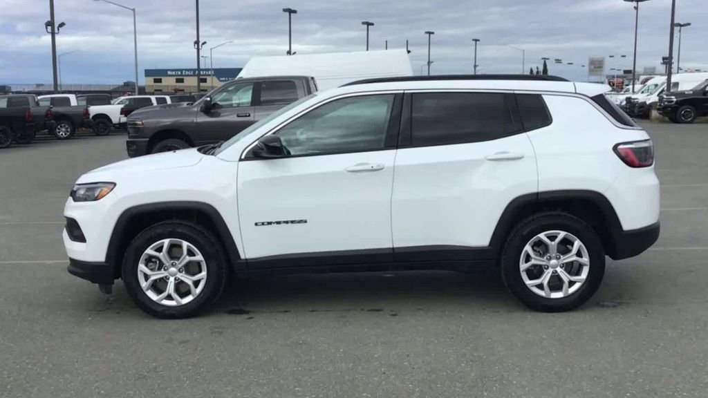 Used 2024 Jeep Compass Latitude image 5