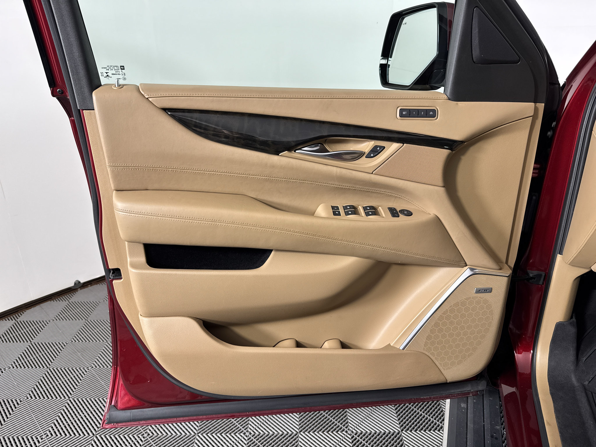 Used 2018 Cadillac Escalade Platinum AWD/4WD image 19