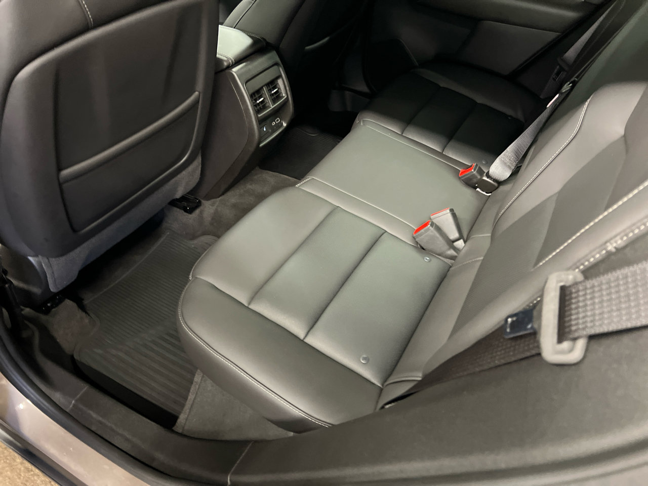 Used 2024 Cadillac XT4 Premium Luxury w/ Active Safety Package image 13