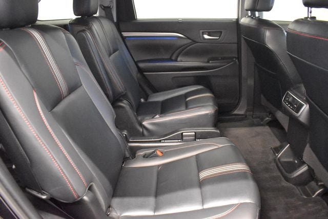 Used 2019 Toyota Highlander SE AWD/4WD image 17