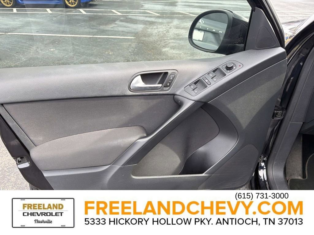 Used 2014 Volkswagen Tiguan S image 20