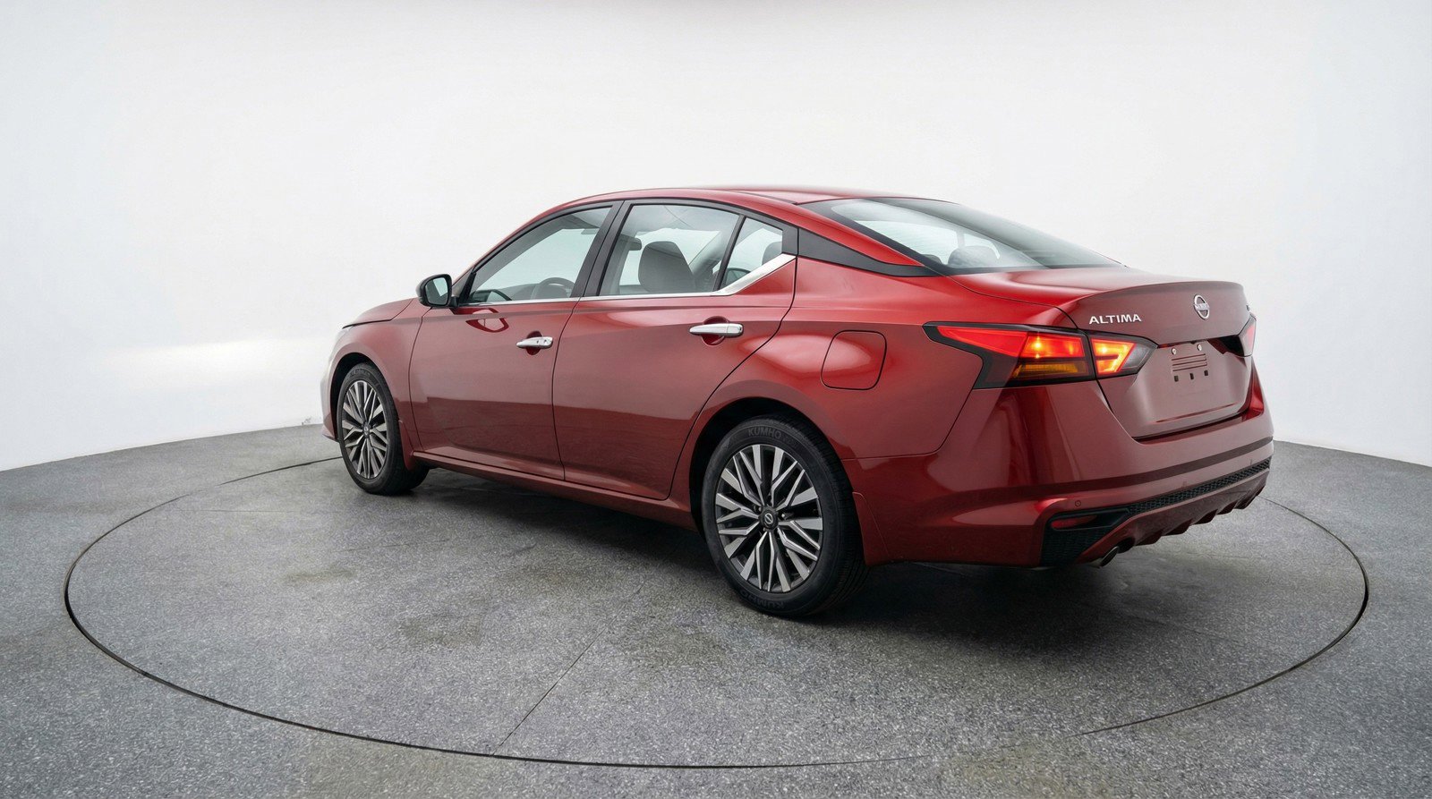 Used 2025 Nissan Altima 2.5 SV FWD image 6