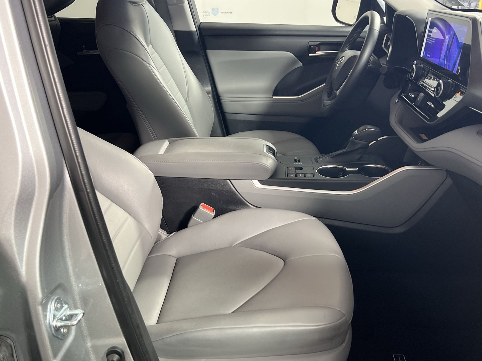 Used 2023 Toyota Highlander XLE FWD image 26