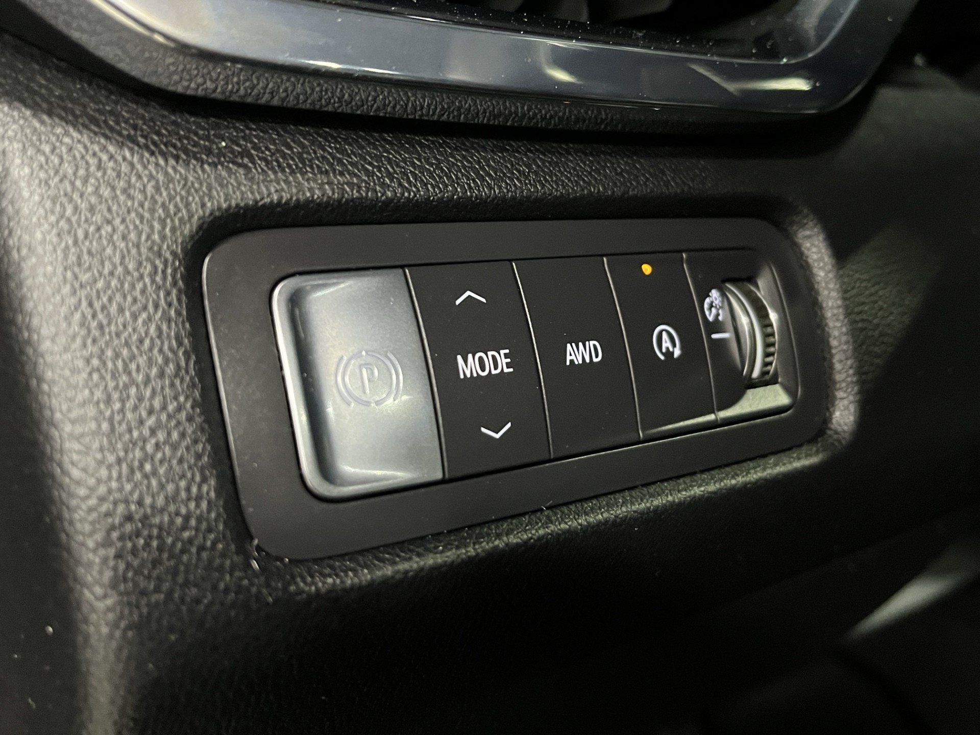 Certified 2025 GMC Acadia Elevation w/ Elevation Premium Package AWD/4WD image 12