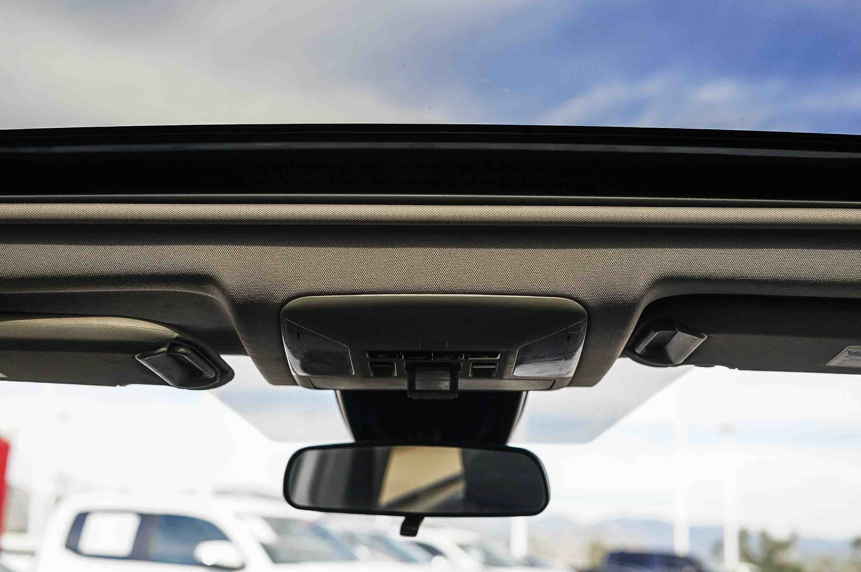 Used 2021 Toyota RAV4 XLE w/ Convenience Package image 12