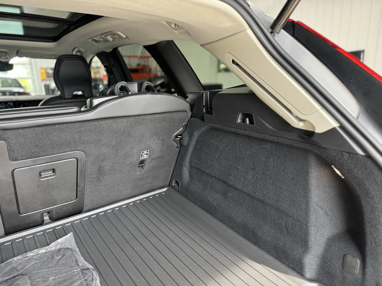 Used 2024 Volvo XC60 B5 Core AWD/4WD image 23