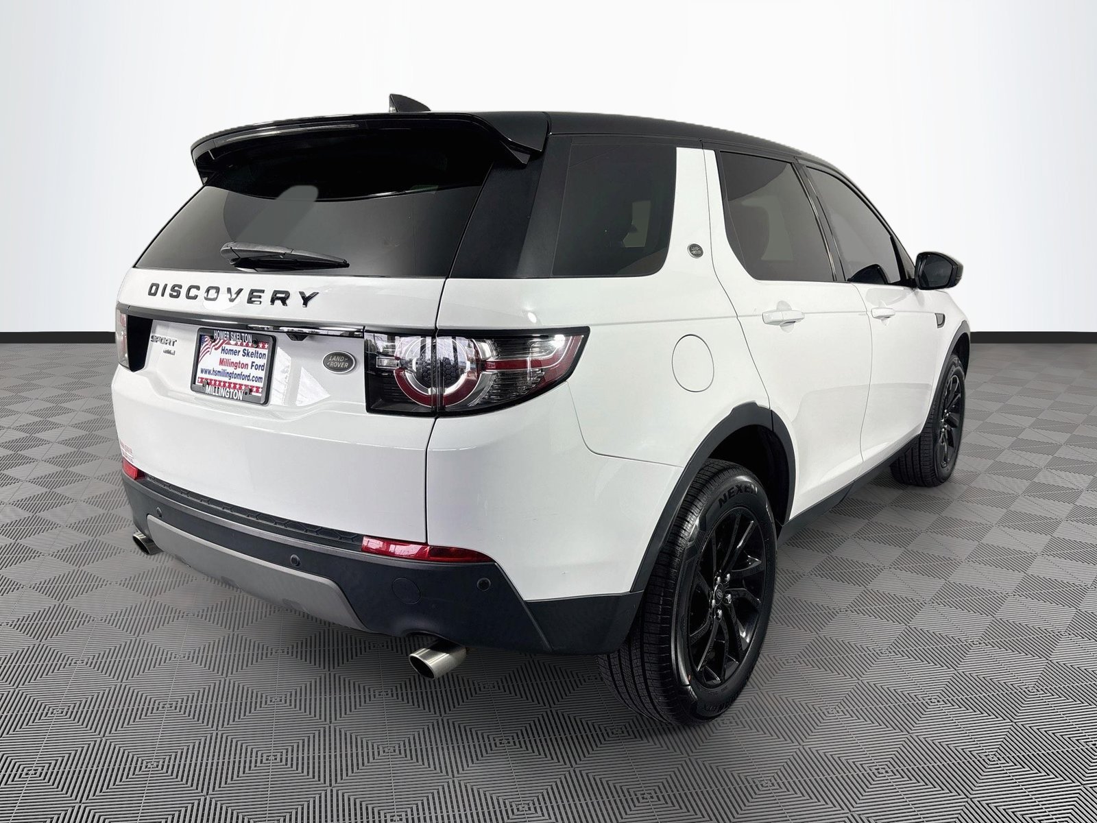 Used 2017 Land Rover Discovery Sport HSE AWD/4WD image 7