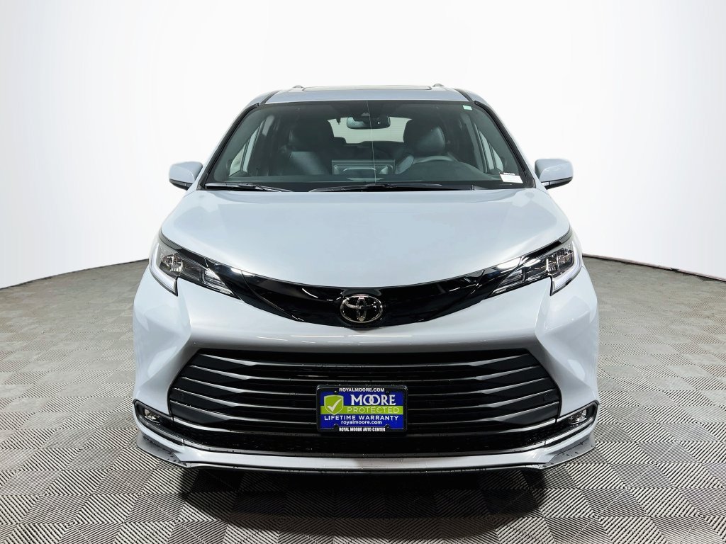 New 2026 Toyota Sienna XLE Woodland Edition AWD/4WD image 2
