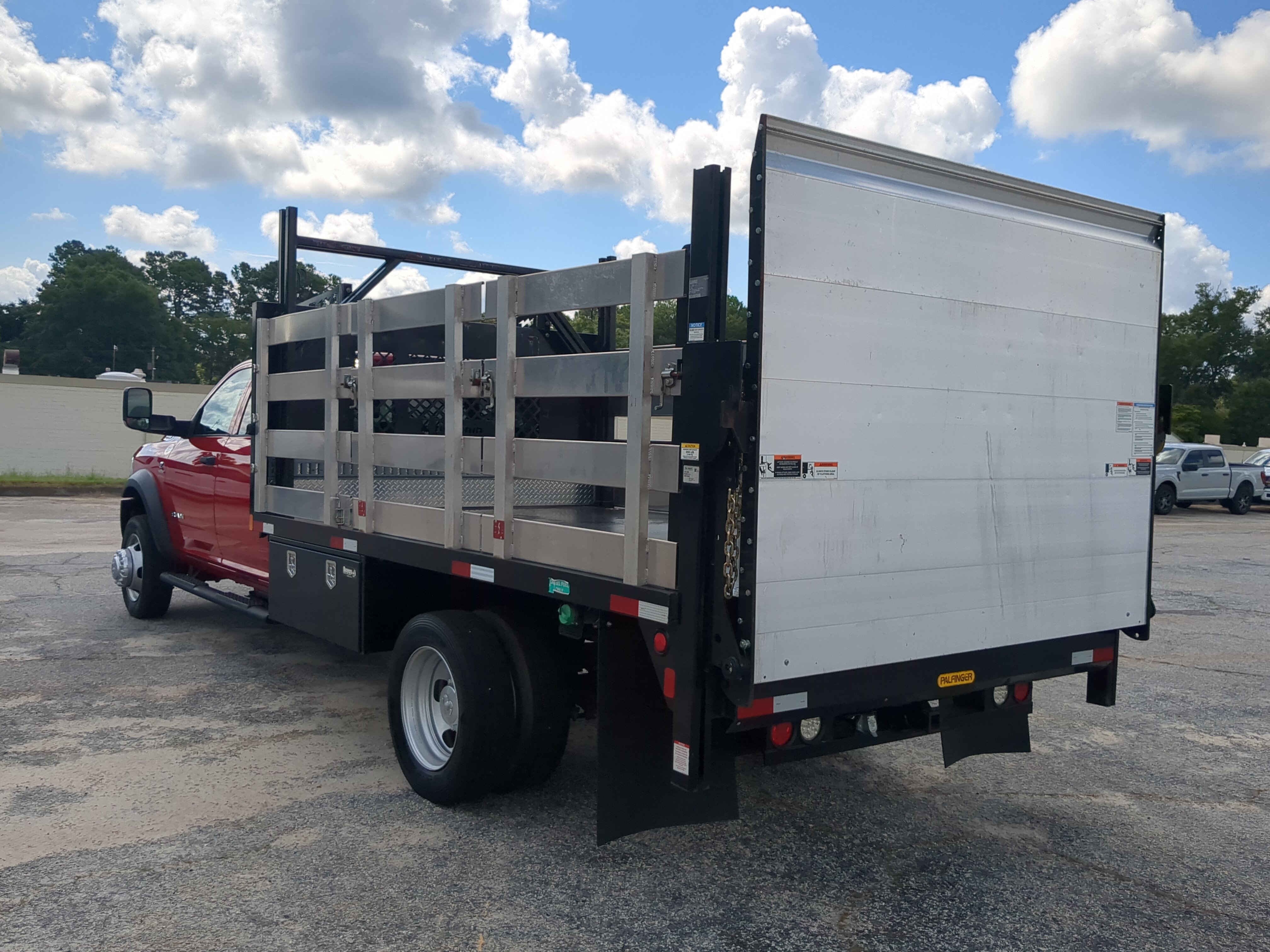 Used 2022 RAM 5500 Tradesman w/ Chrome Appearance Group RWD image 5