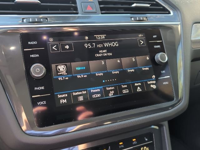 Used 2022 Volkswagen Tiguan SE w/ Panoramic Sunroof Package image 14