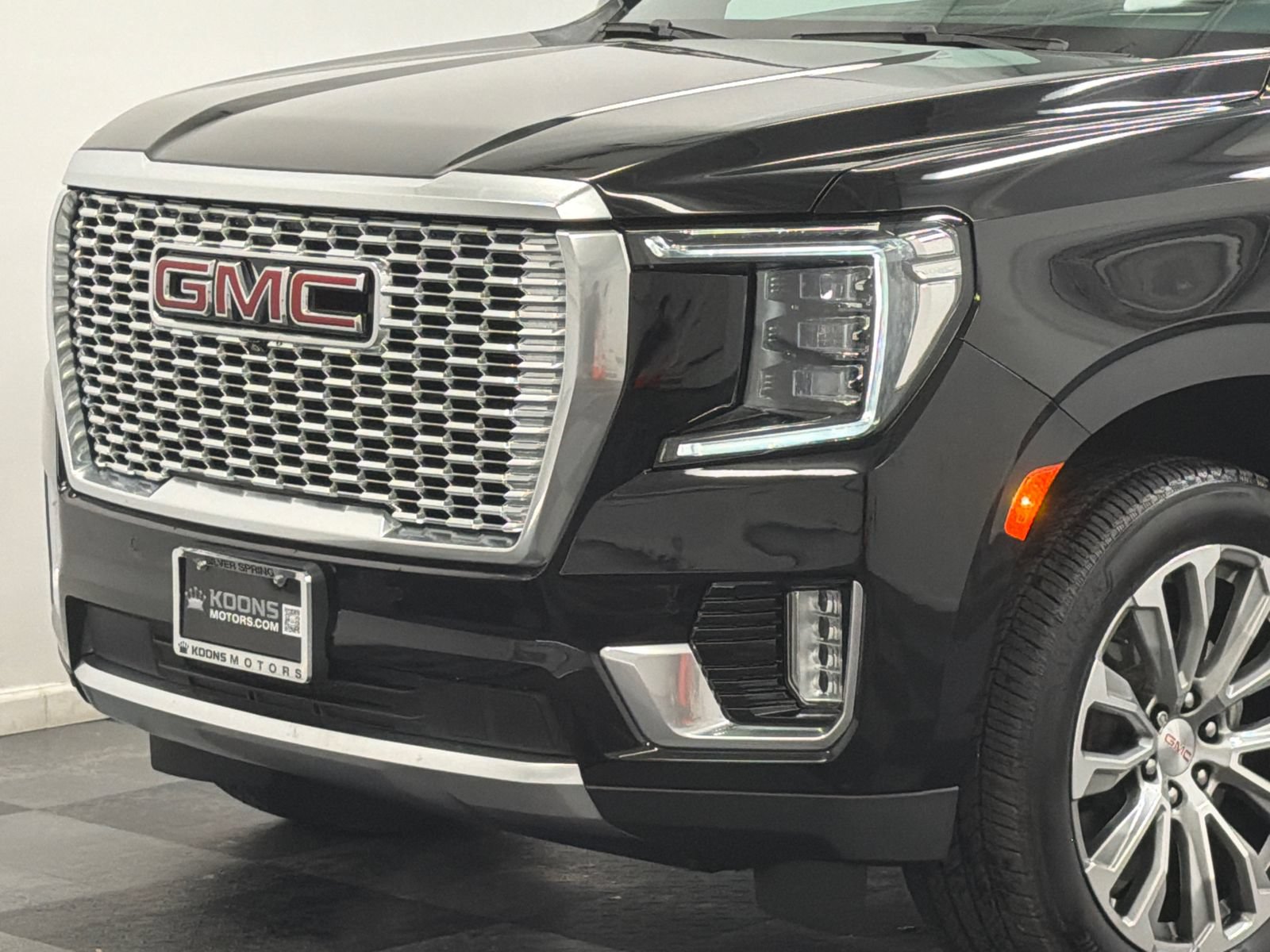 Used 2021 GMC Yukon XL Denali AWD/4WD image 2