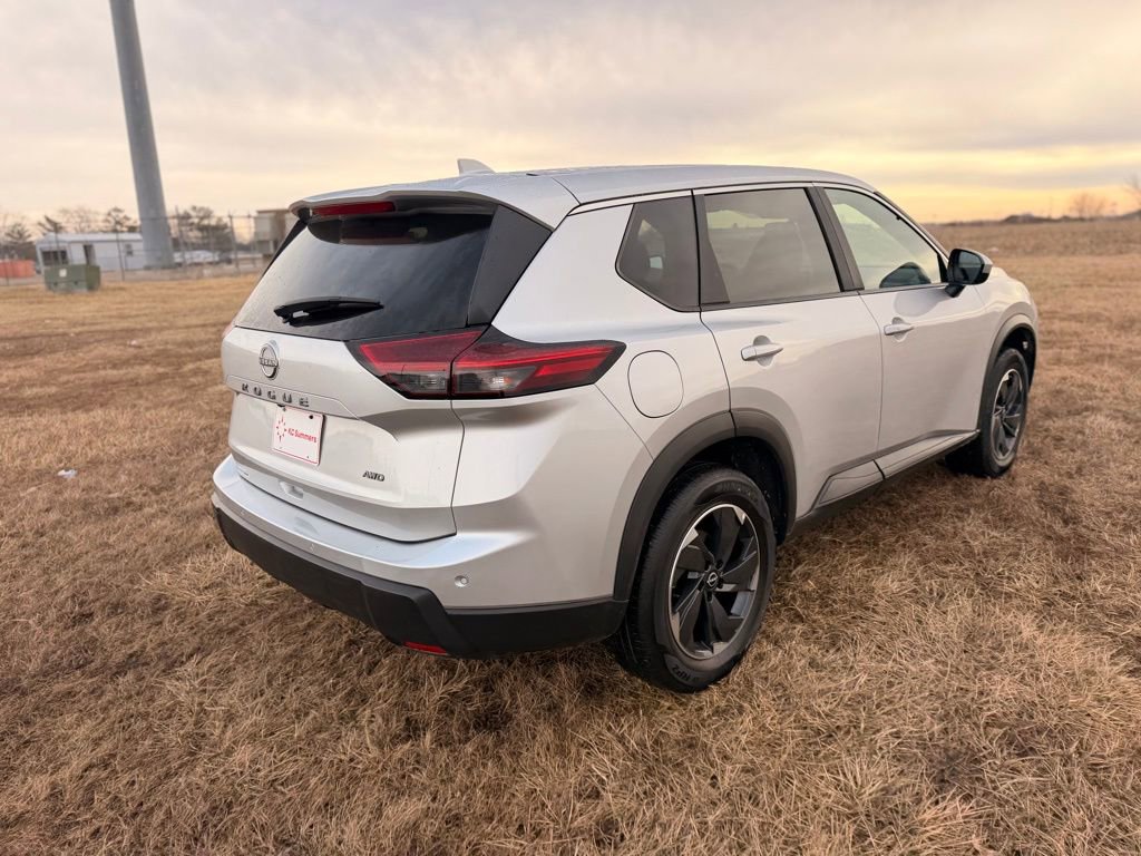 Certified 2025 Nissan Rogue SV image 5