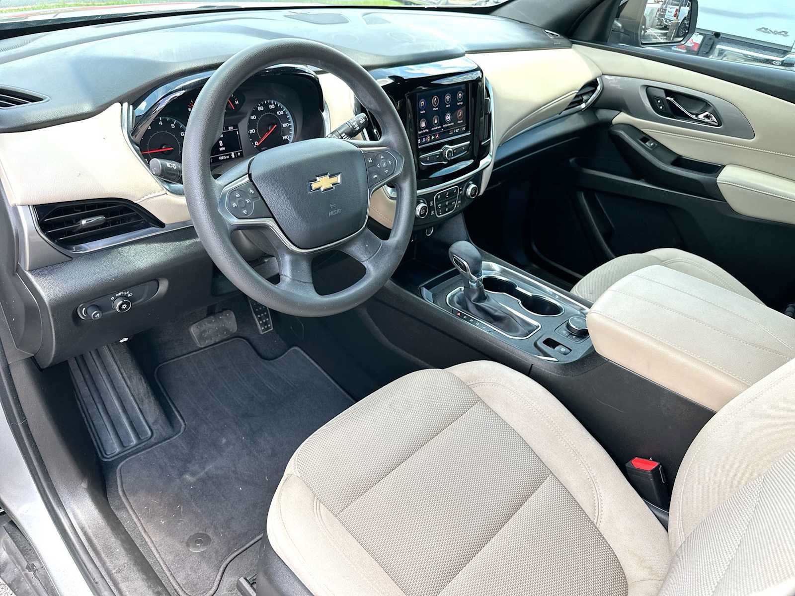 Used 2023 Chevrolet Traverse LS FWD image 18