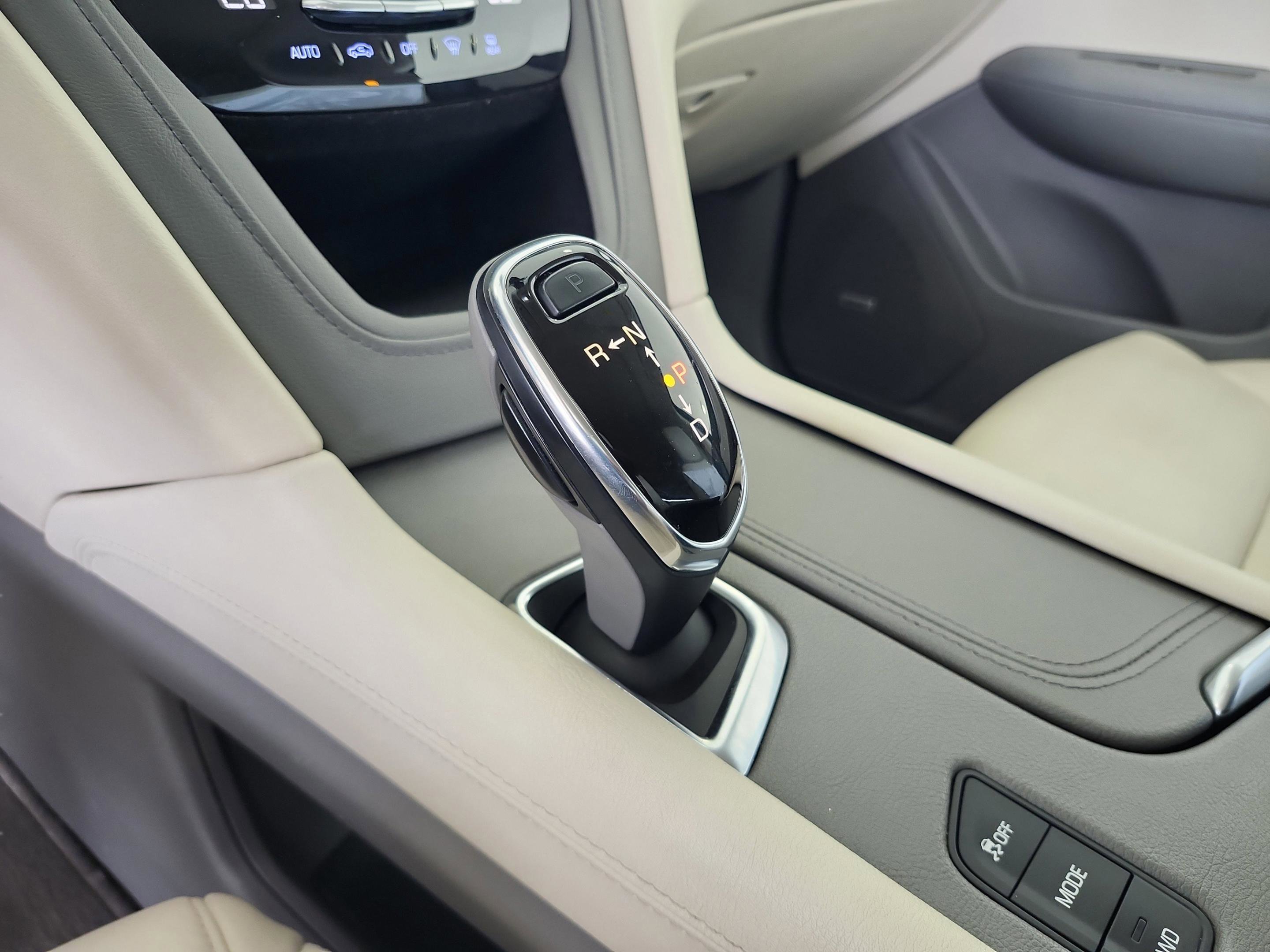 Used 2018 Cadillac XT5 Luxury w/ Driver Awareness Package AWD/4WD image 13