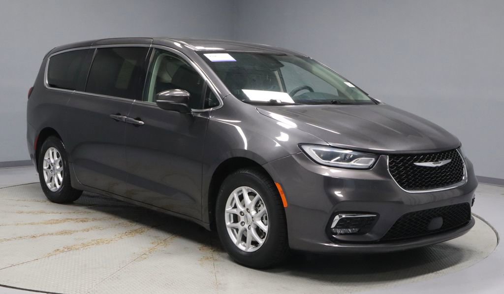 Used 2023 Chrysler Pacifica Touring-L FWD image 1
