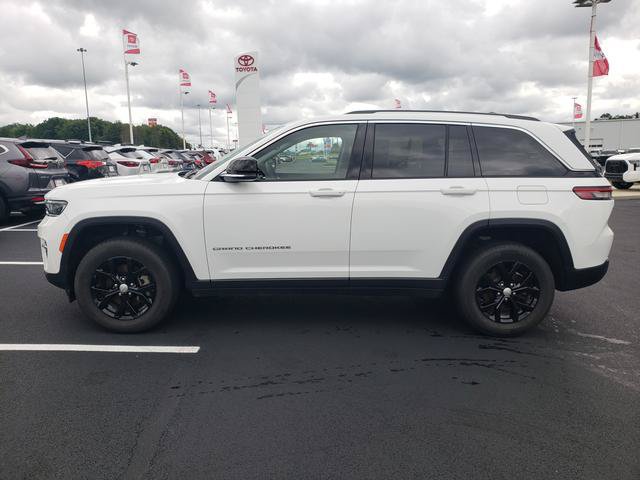 Used 2023 Jeep Grand Cherokee Limited AWD/4WD image 9
