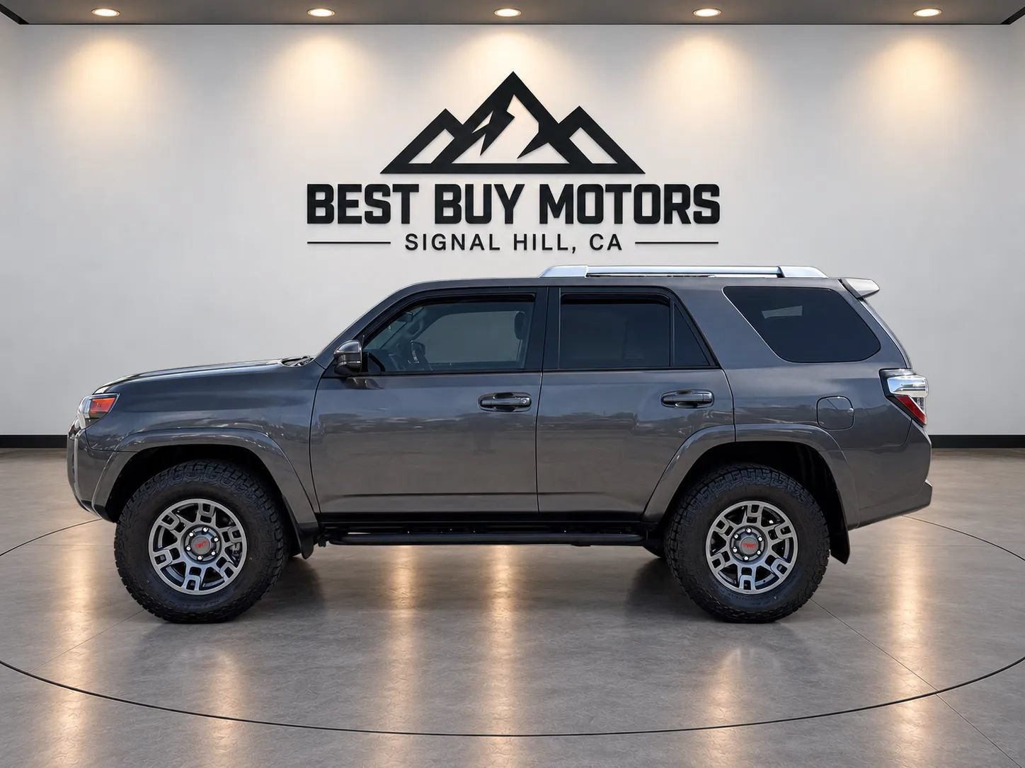 Used 2018 Toyota 4Runner SR5 AWD/4WD image 5
