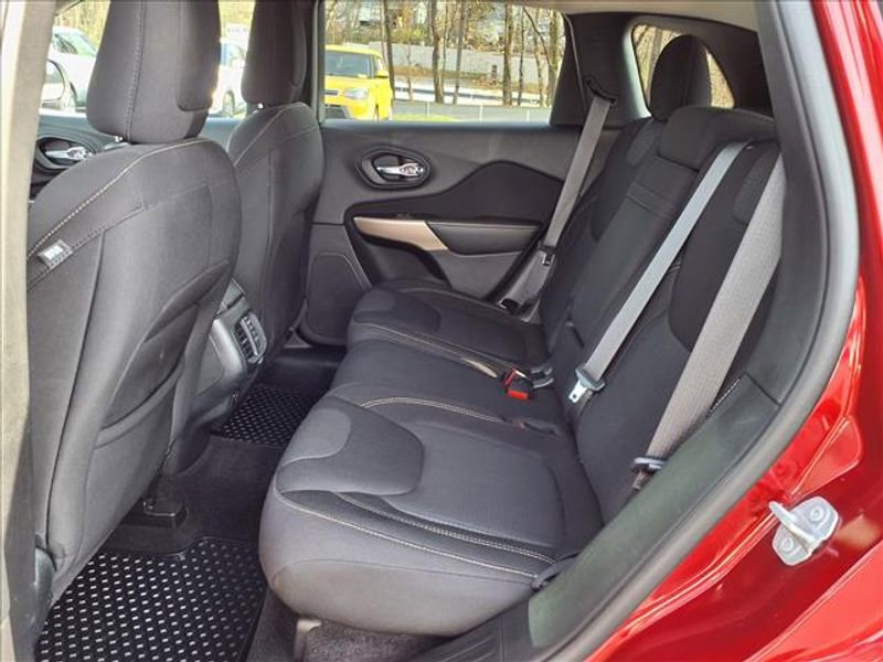 Used 2017 Jeep Cherokee Latitude w/ Safety/Convenience Group image 10