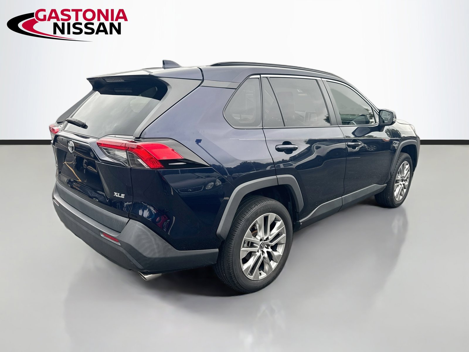 Used 2023 Toyota RAV4 XLE Premium FWD image 9