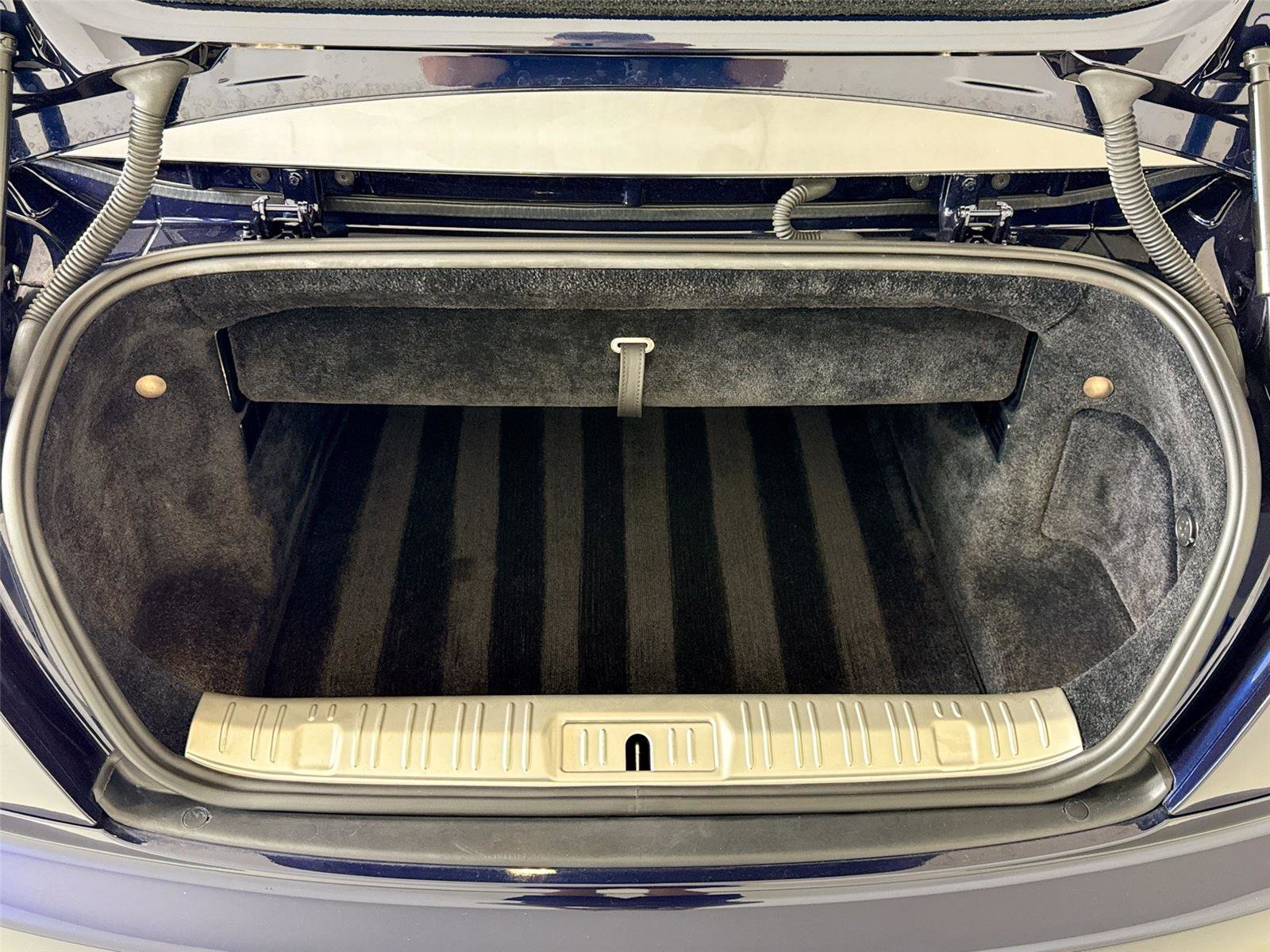 Used 2021 Rolls-Royce Dawn image 28