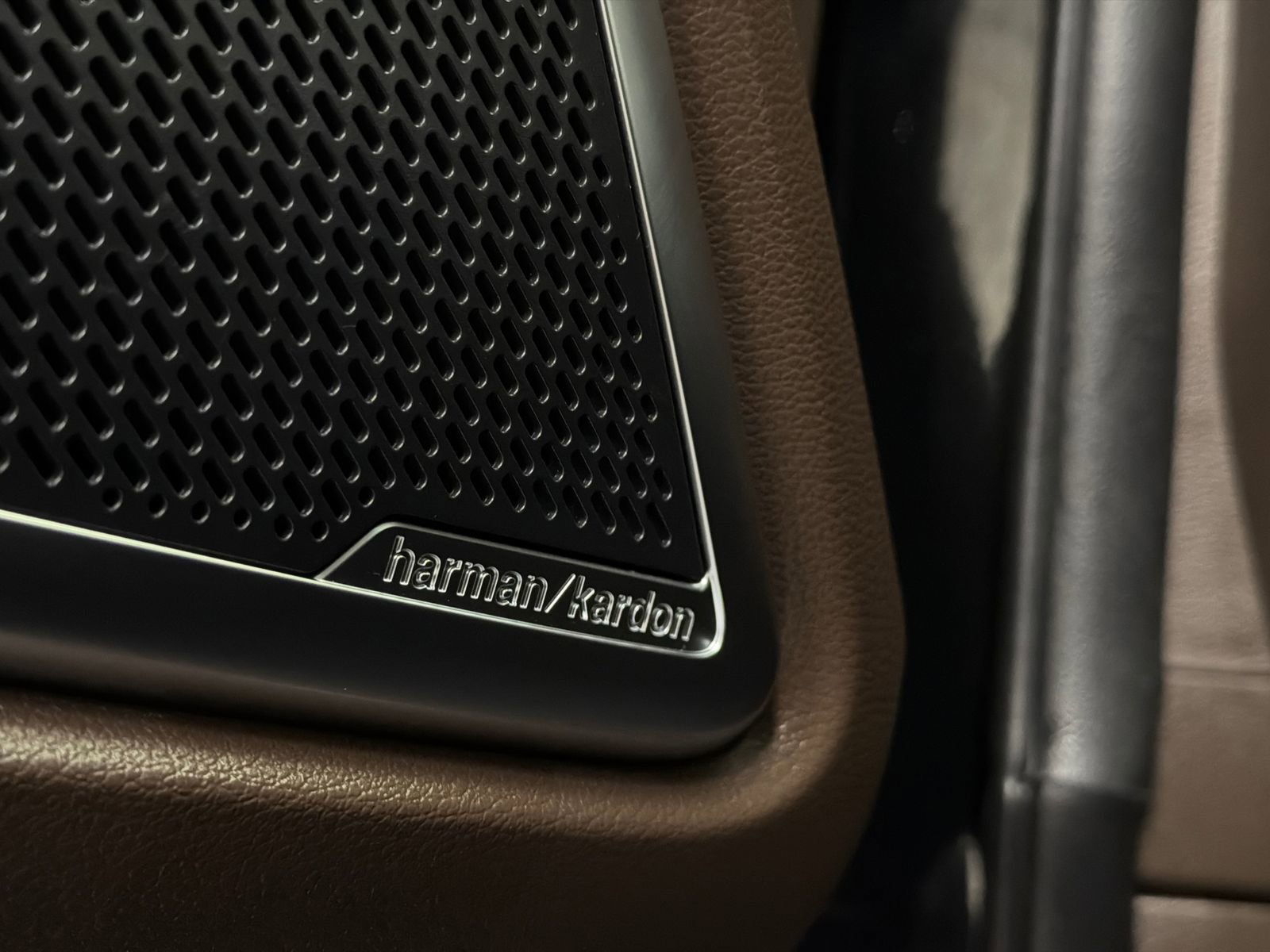 Used 2022 Kia Telluride SX image 38