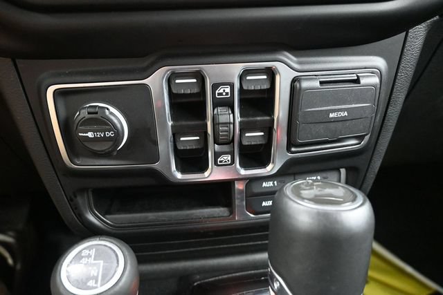 Used 2023 Jeep Wrangler Unlimited Sahara w/ LED Lighting Group AWD/4WD image 26