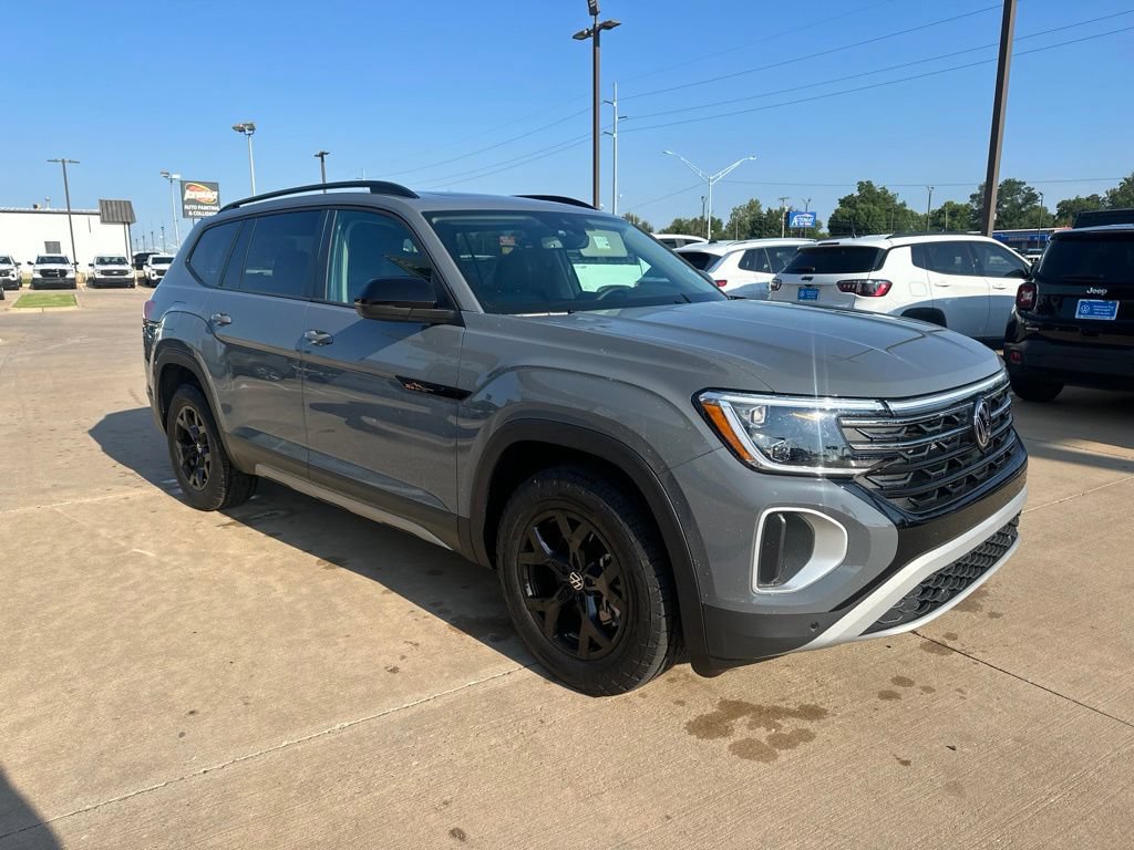 Used 2026 Volkswagen Atlas Peak Edition AWD/4WD image 3