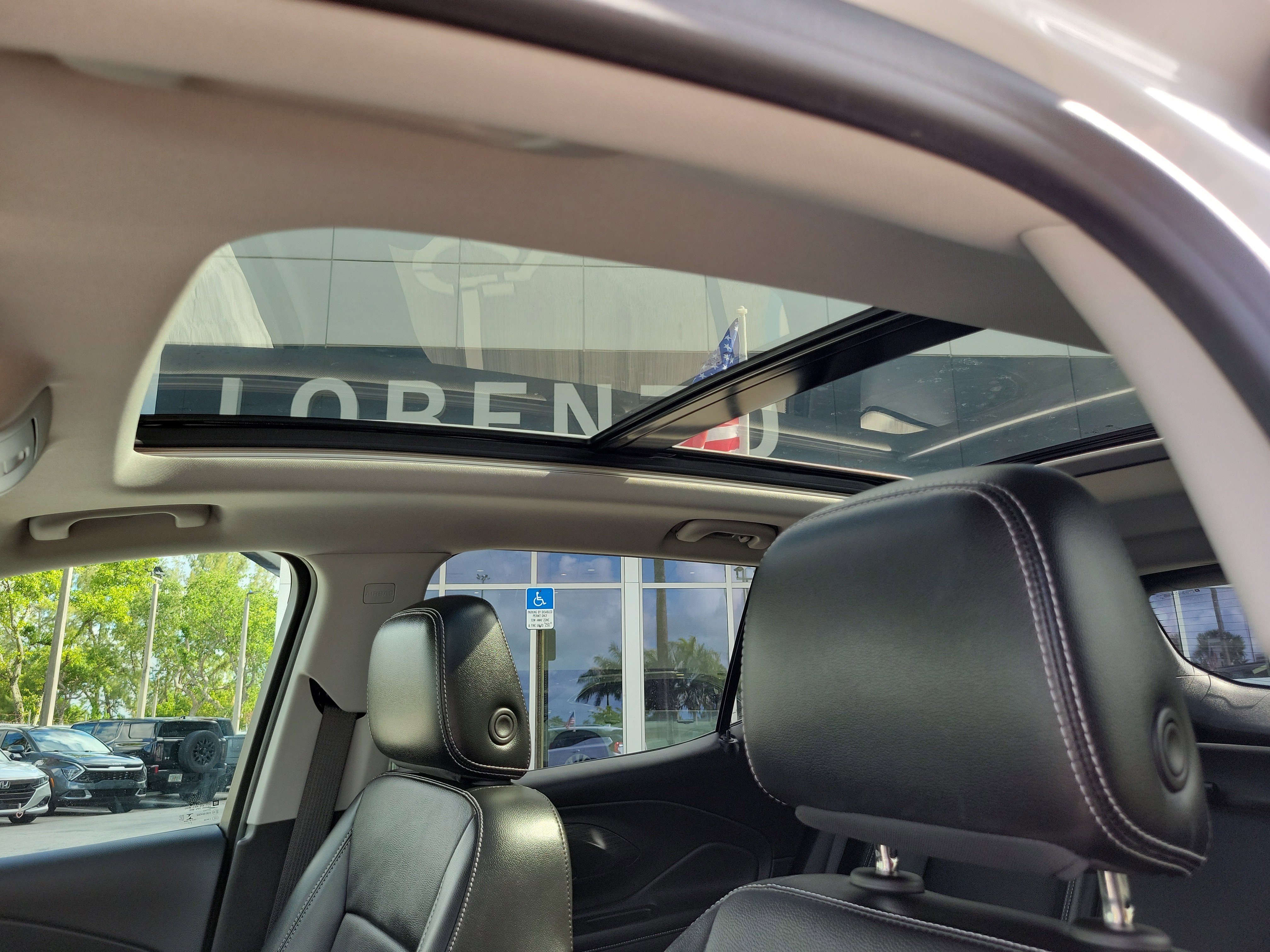 Used 2023 GMC Terrain SLT w/ Infotainment Package II FWD image 12