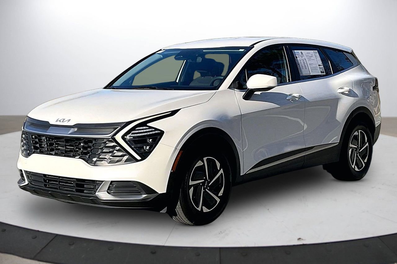 Used 2025 Kia Sportage LX image 4