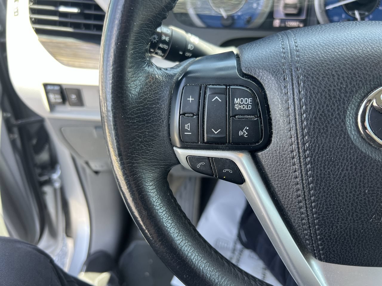 Used 2018 Toyota Sienna XLE FWD image 19