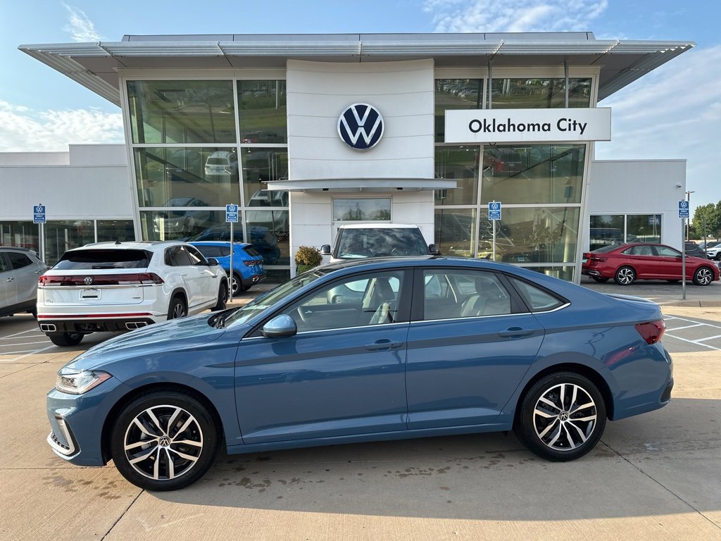 New 2025 Volkswagen Jetta SE video 1