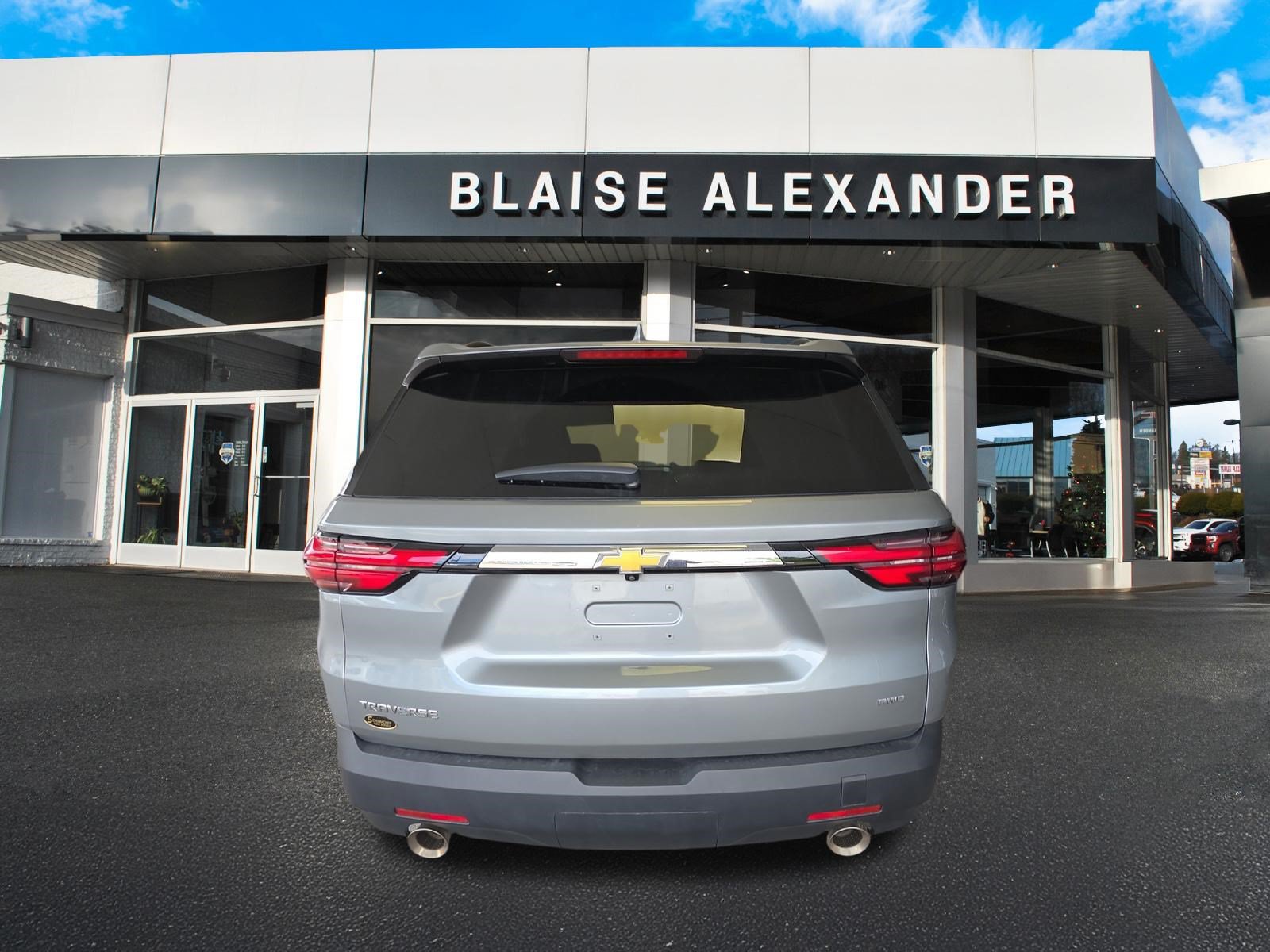 Used 2023 Chevrolet Traverse LT AWD/4WD image 3