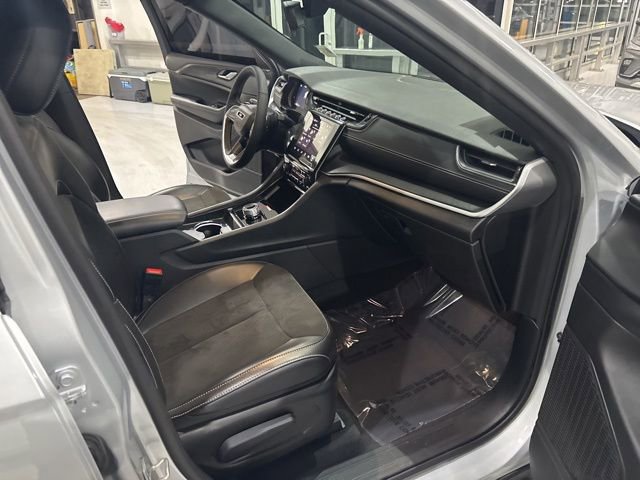 Used 2024 Jeep Grand Cherokee Altitude AWD/4WD image 38