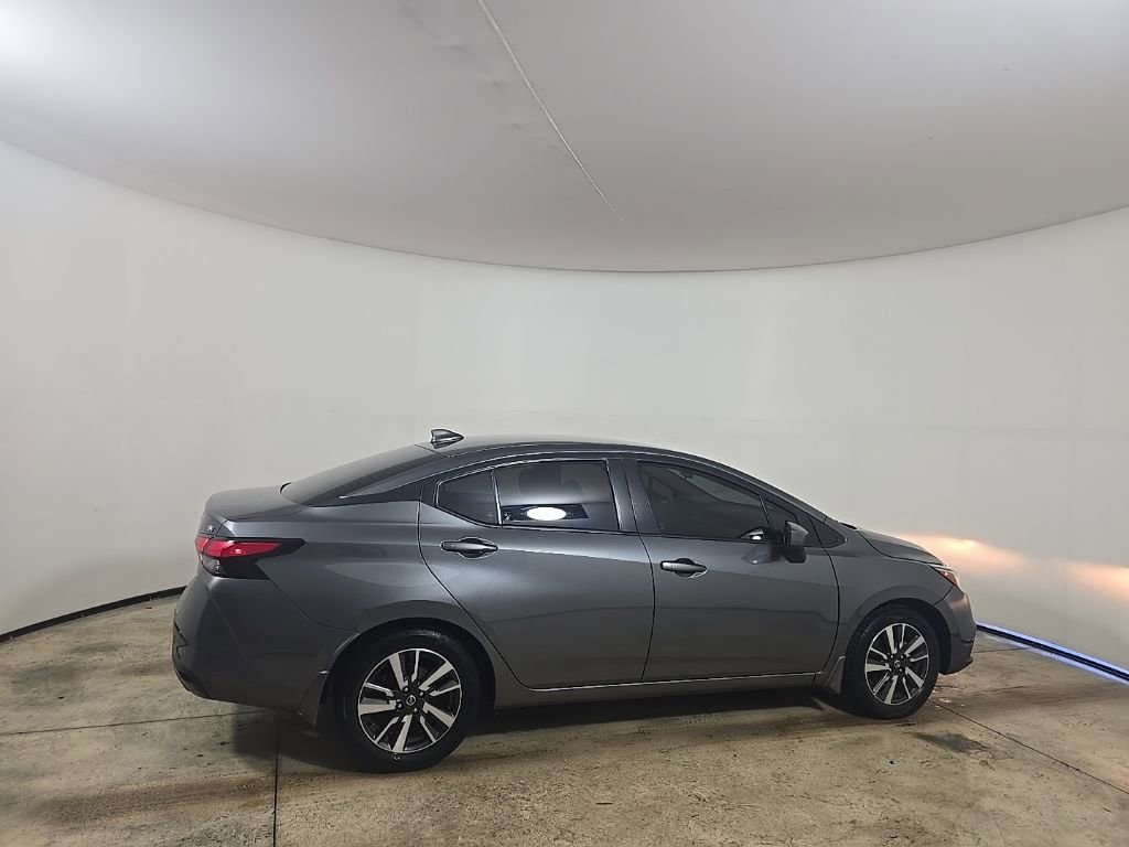 Used 2022 Nissan Versa SV image 5
