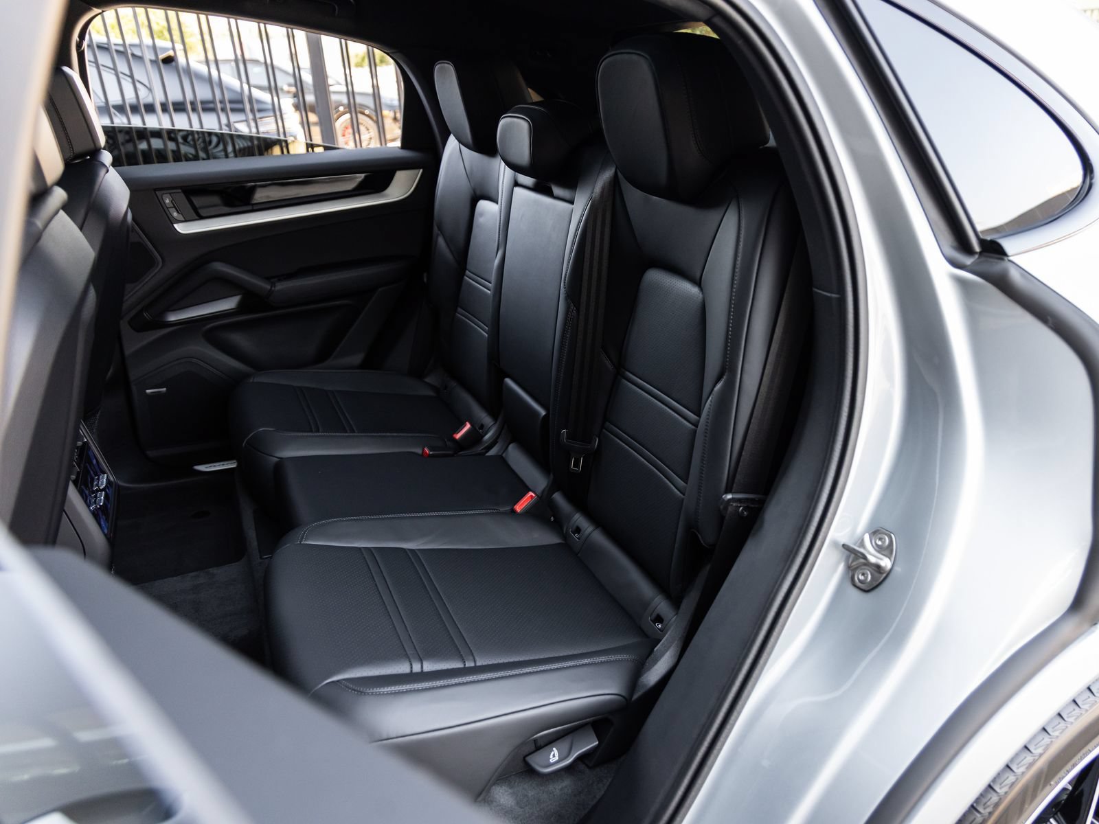 Certified 2026 Porsche Cayenne E-Hybrid Coupe AWD/4WD image 37
