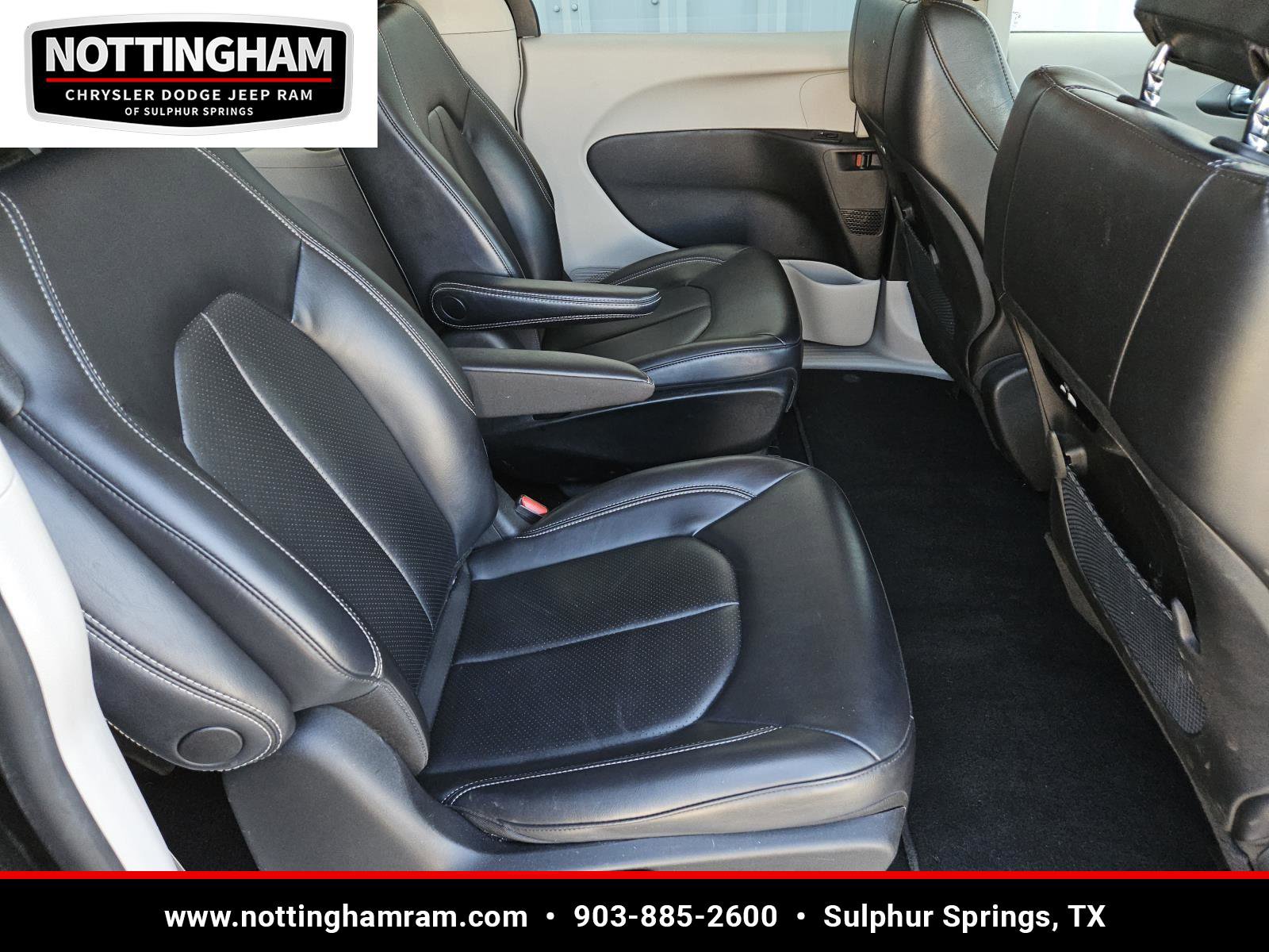 Used 2023 Chrysler Pacifica Touring-L image 31