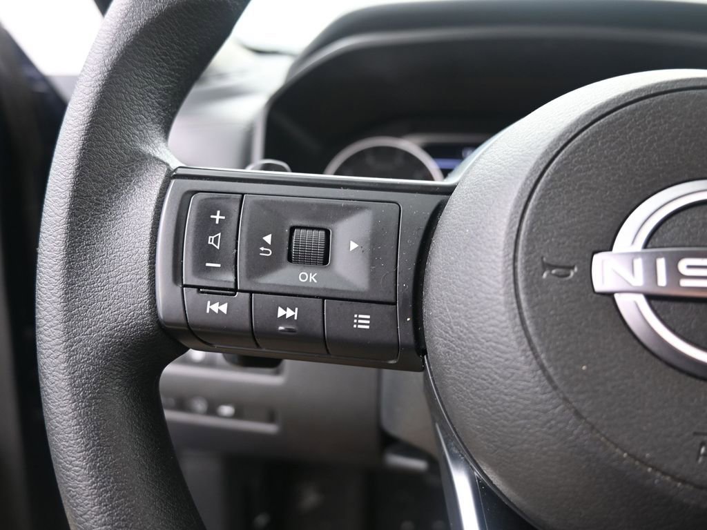 Used 2024 Nissan Rogue SV image 22