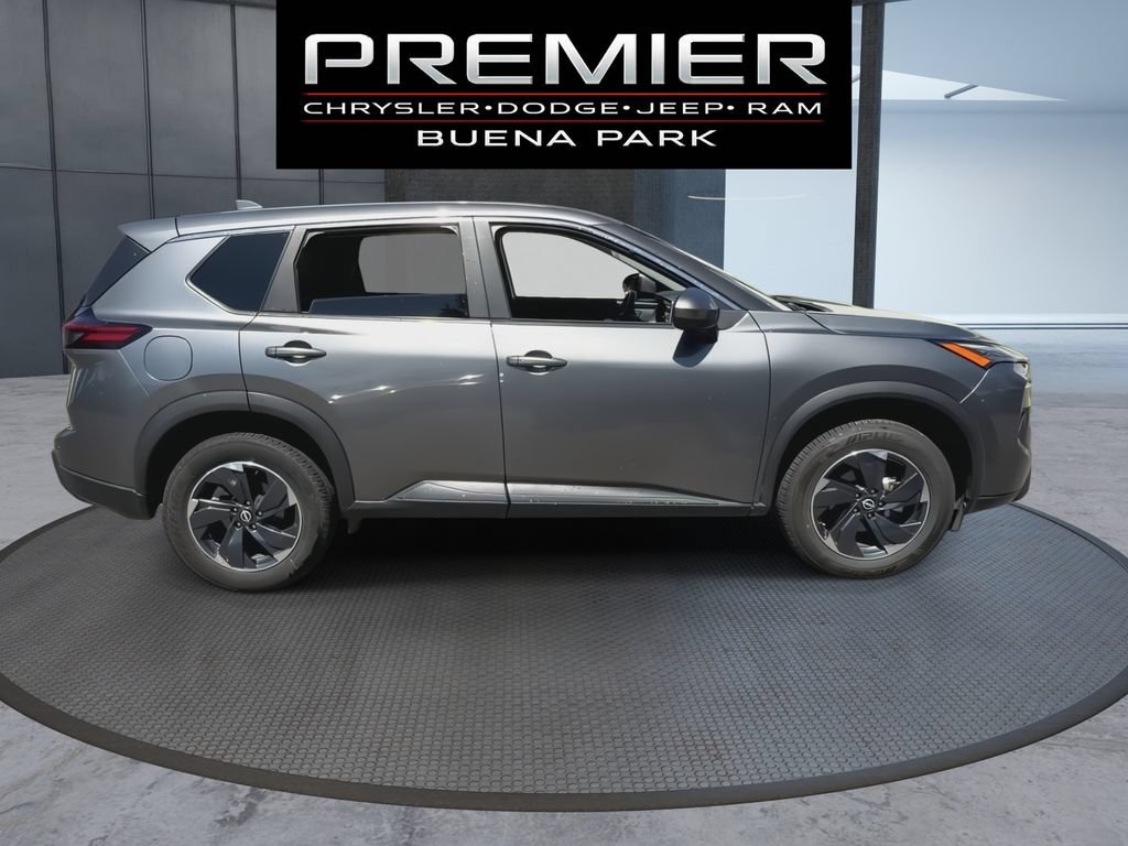 Used 2024 Nissan Rogue SV AWD/4WD image 9