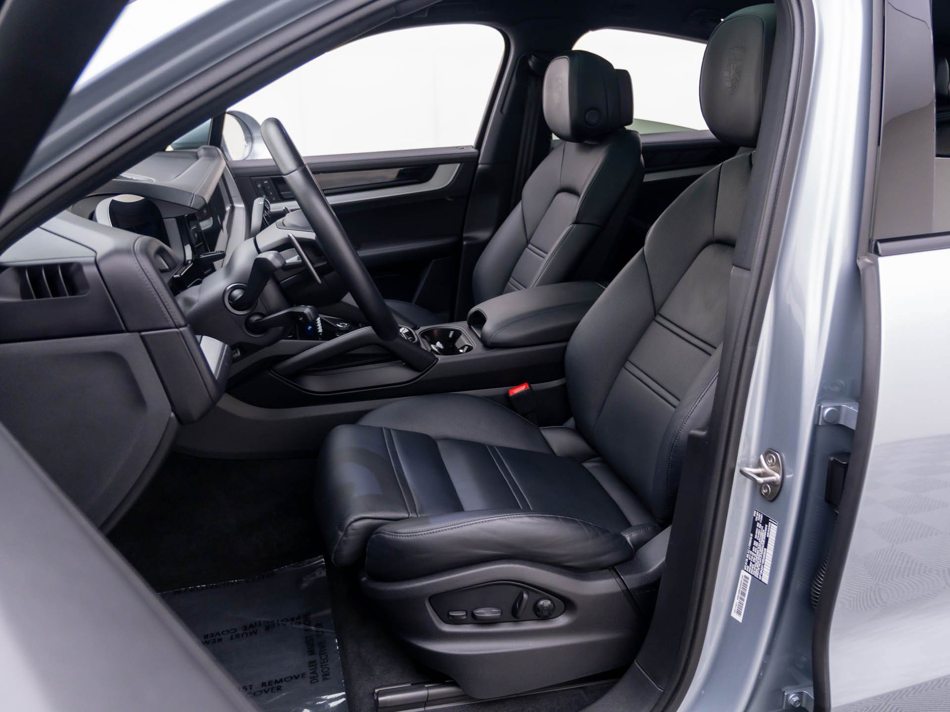 Certified 2024 Porsche Cayenne Coupe AWD/4WD image 5