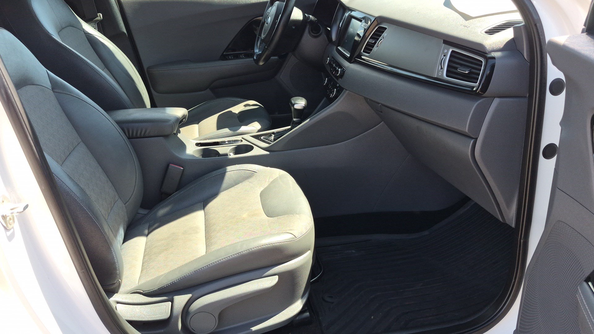 Used 2019 Kia Niro EX FWD image 29