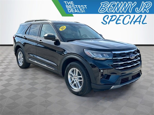Used 2025 Ford Explorer Active w/ Active Comfort Package image 3