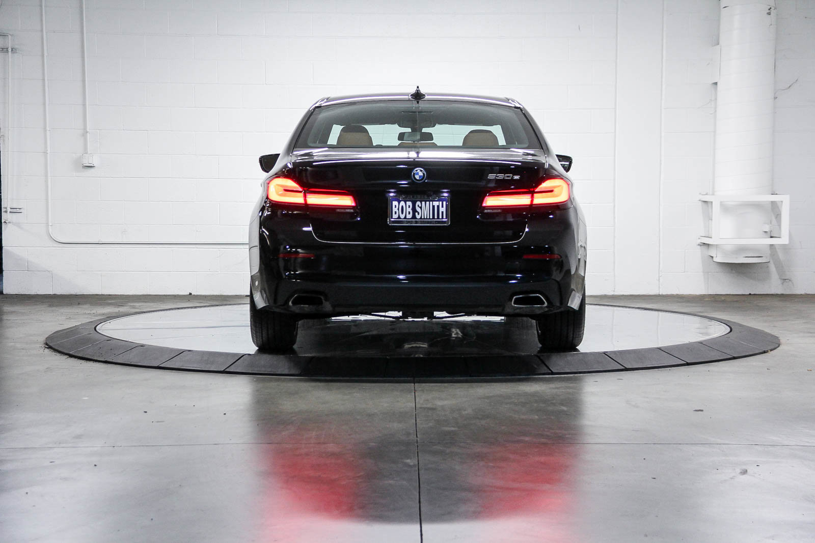 Certified 2023 BMW 530e w/ Convenience Package image 5